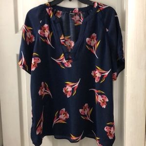 EUC Express floral v neck top Size L